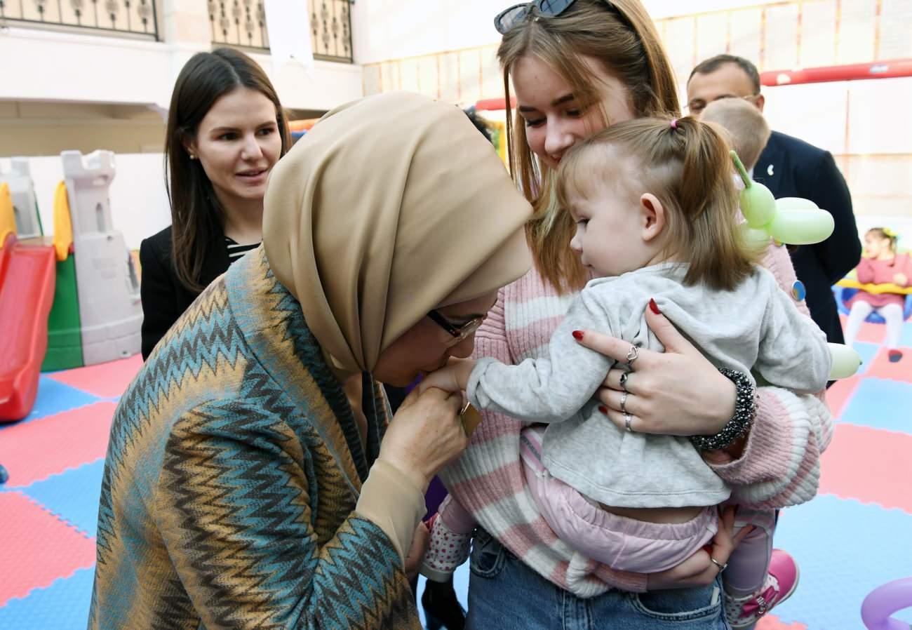 Emine Erdoğan Ukraynalı yetim çocuklarla buluştu