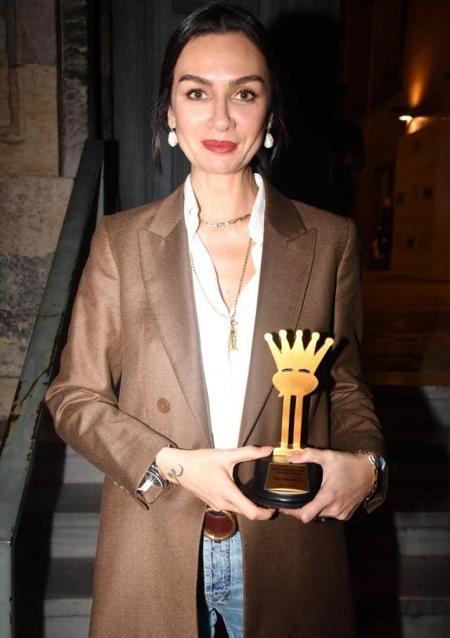 Birce Akalay en iyi kadın oyuncu ödülüne layık görüldü