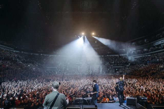 rock grubu Toten Hosen konserinde depremzedeler için 1 milyon eurodan fazla toplandı