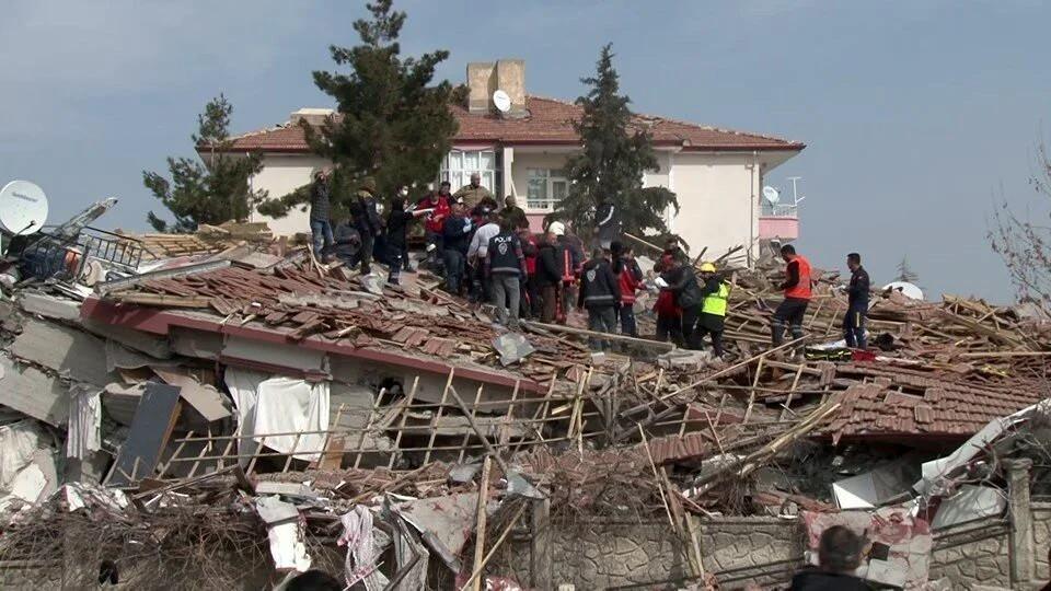Emine Erdoğan Malatya depreminden etkilenen tüm vatandaşlara geçmiş olsun dileklerini iletti