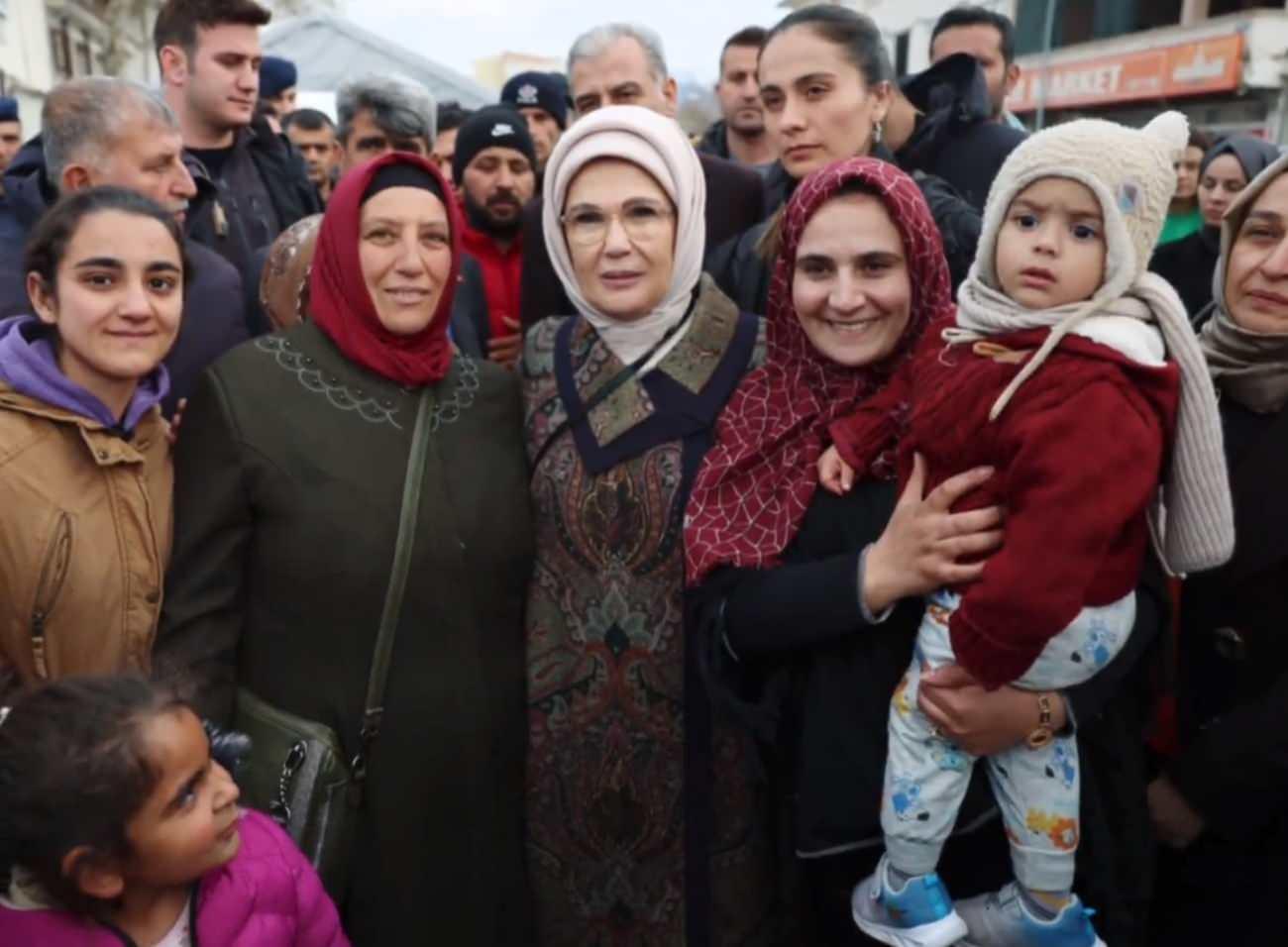 Emine Erdoğan: Malatya’da zelzeleden etkilenen kardeşlerimizle bir ortaya geldik
