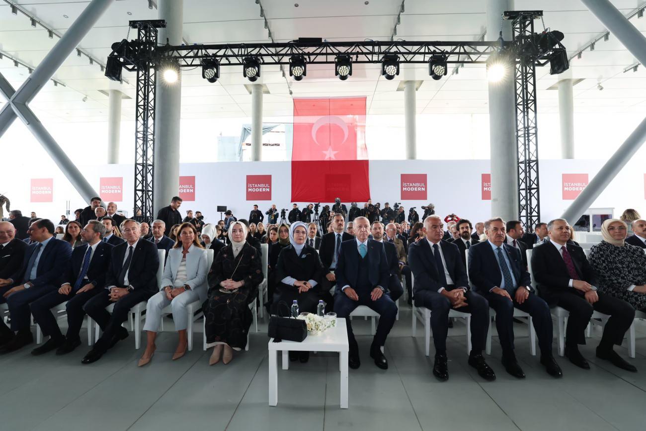 Emine Erdoğan İstanbul Modern’in yeni binasından duyurdu: İyi olmasını diliyorum!