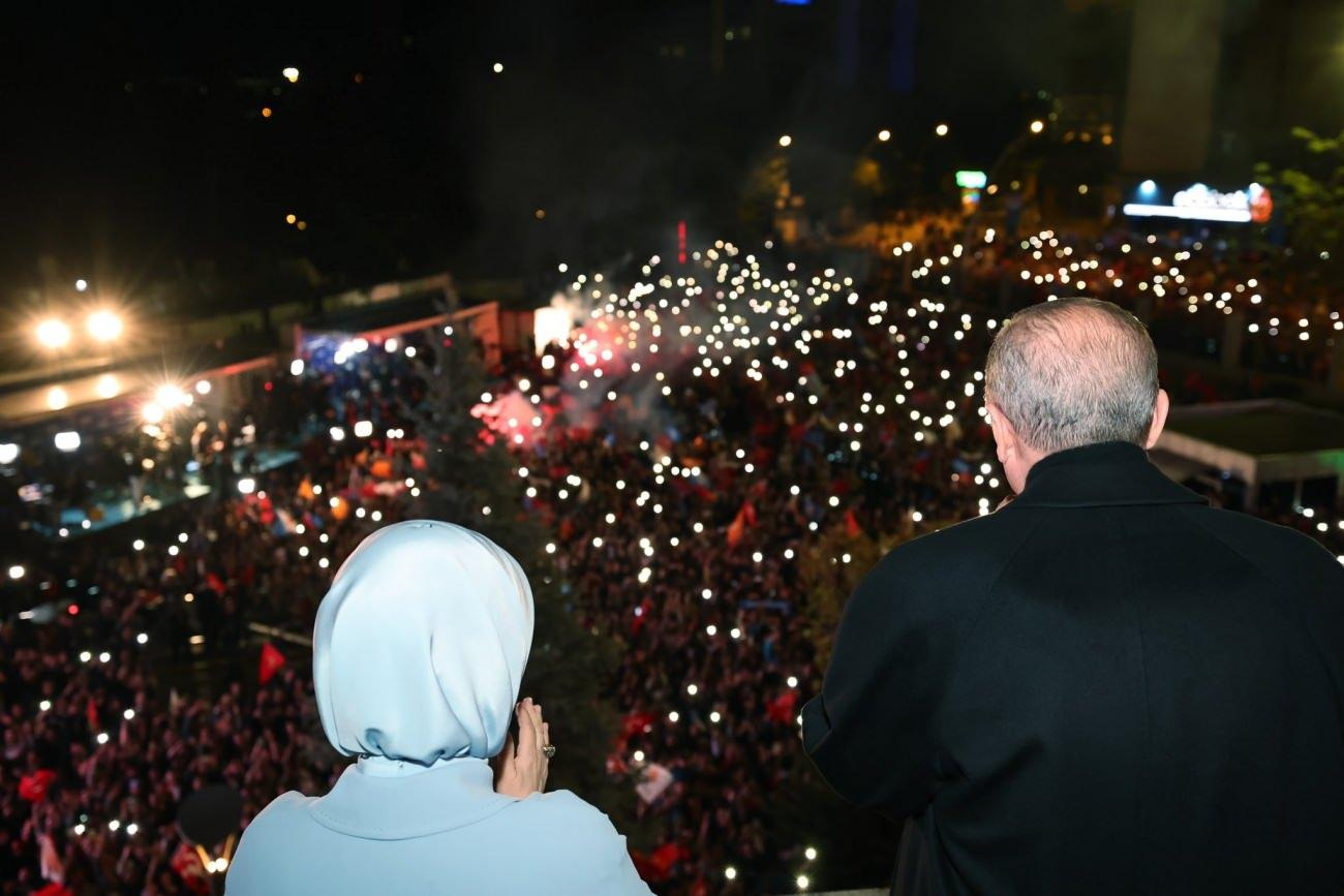Emine Erdoğan seçim sonrası “Durmak yok, yola devam” iletisi verdi!