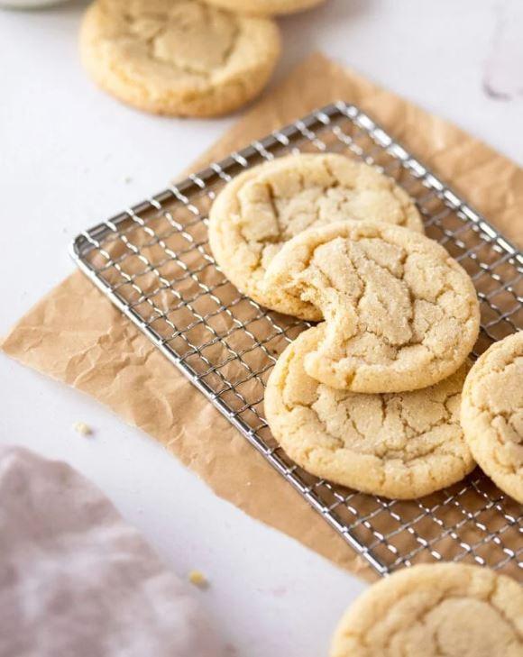 Bayatlamayan şekerli kurabiye nasıl yapılır
