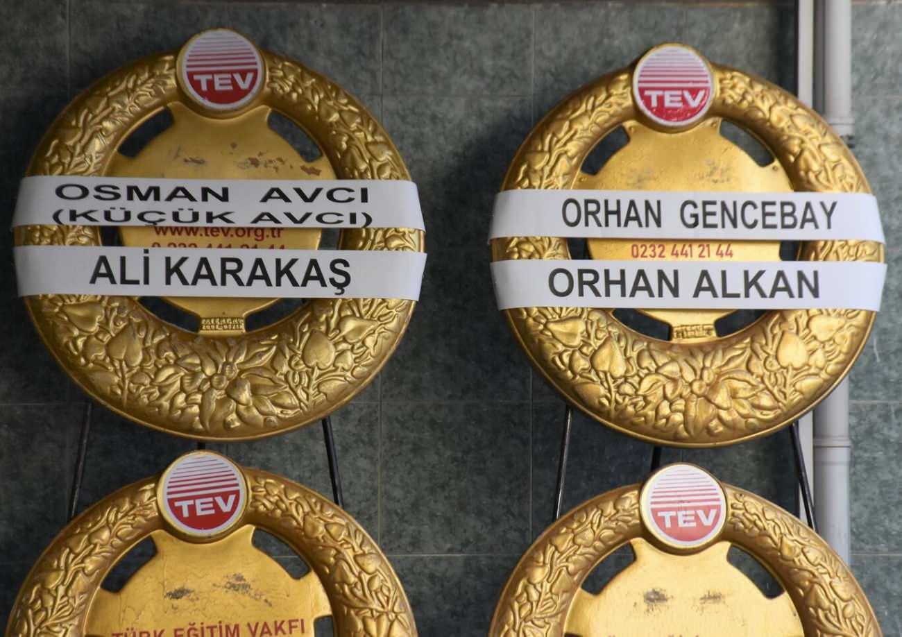 Orhan Gencebay Mustafa Taşpınarlının cenazesine çelenk gönderdi