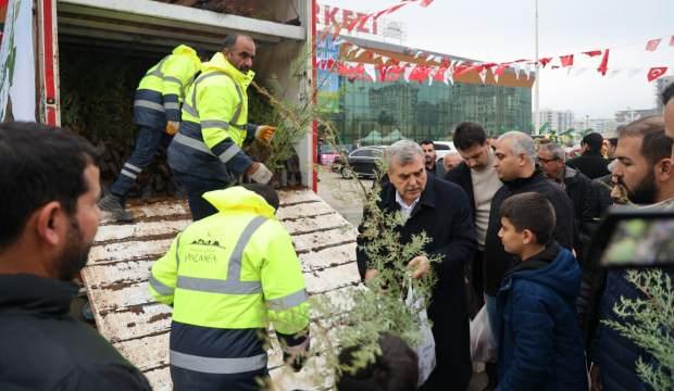 Tarım Fuarı'nda 100 bin fidan dağıtıldı