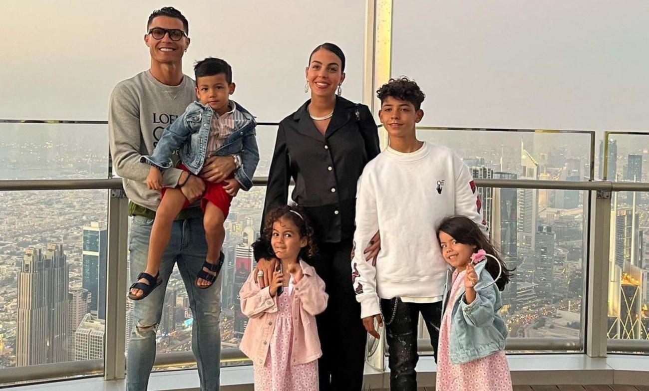 Cristiano Ronald ve ailesi