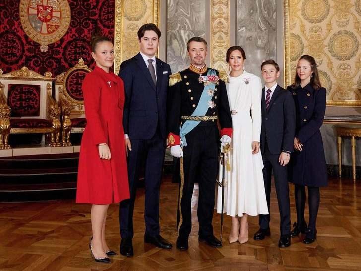  Kral Frederik ve ailesi 