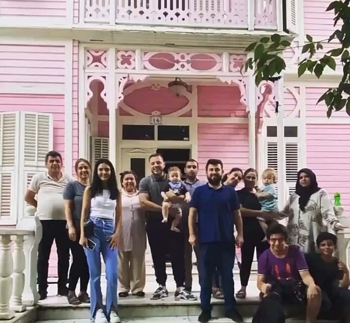 Ali Burak Ceylan o depremzedeye yardım eli uzattı