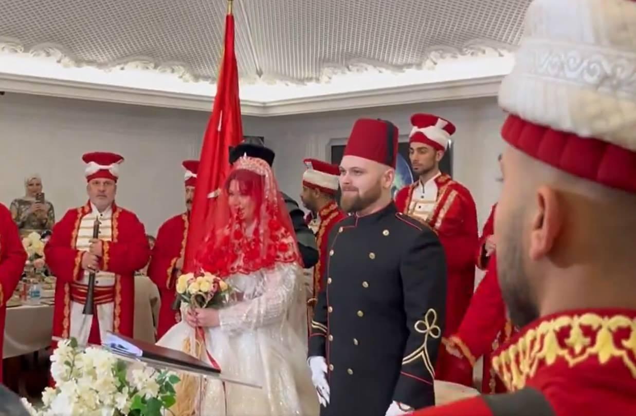  Berna Sultan Osmanoğlu düğün girişi
