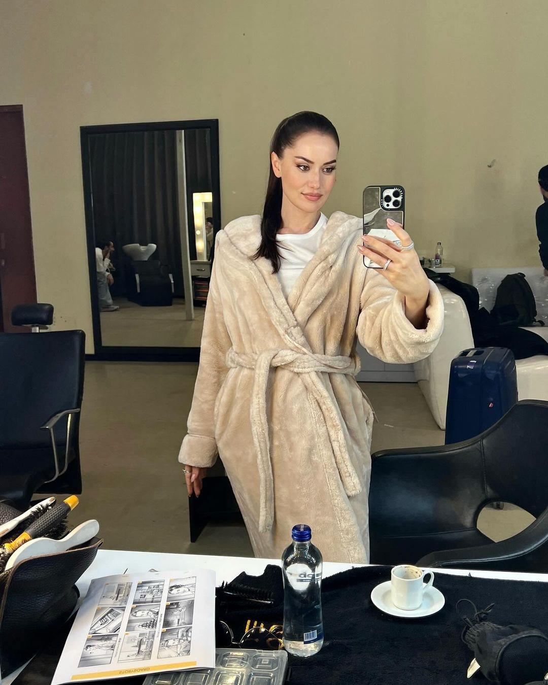  Fahriye Evcen set paylaşımı 