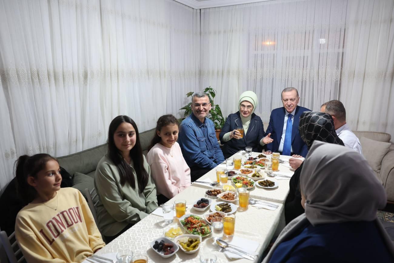 Emine Erdoğan ve Recep Tayyip Erdoğan Ankara iftarı