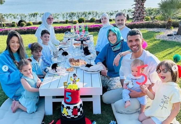 Kenan Sofuoğlu ve ailesi