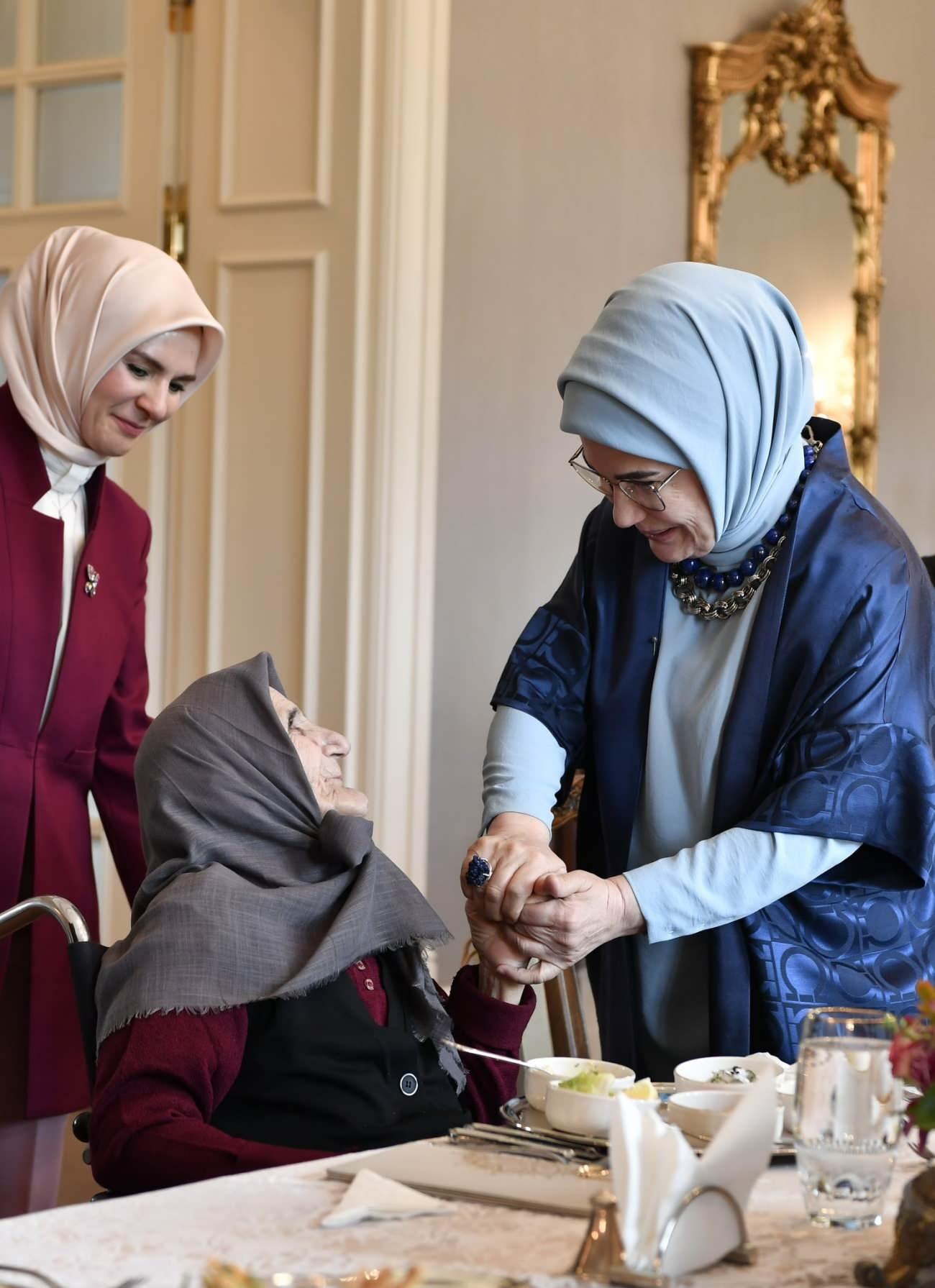 Emine Erdoğan ve Aile ve Sosyal Hizmetler Bakanı Mahinur Özdemir Göktaş