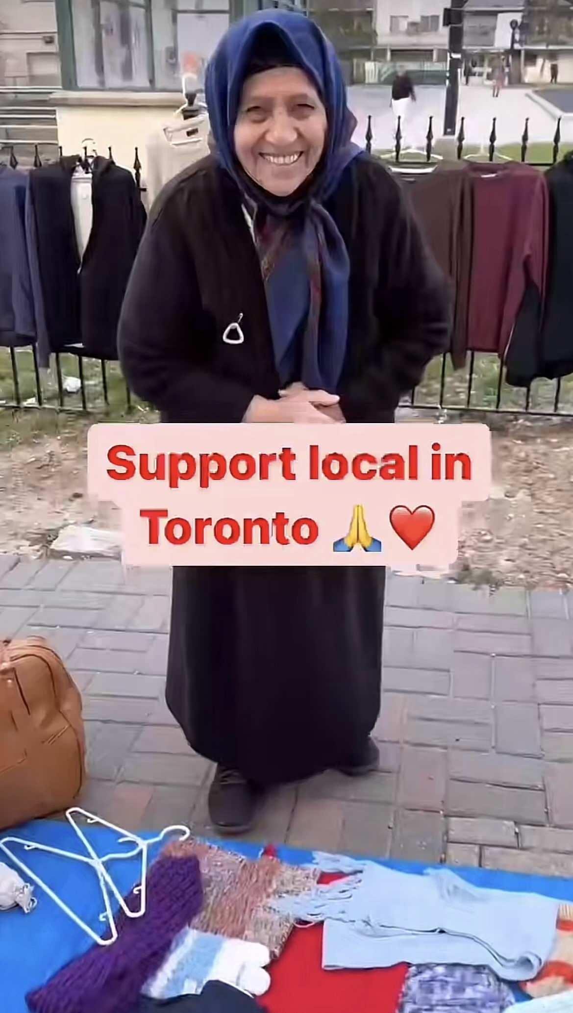 Toronto örme kıyafet satan yaşlı kadın 