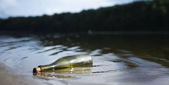 Sri Lanka'da ilginç olay: Denizden buldukları şişe sonları oldu!