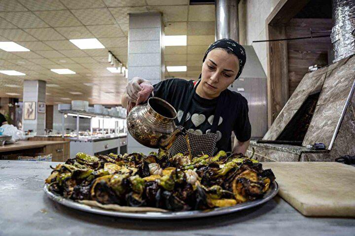 İşte Tokat Kebabını En İyi Yapan Kadın Usta