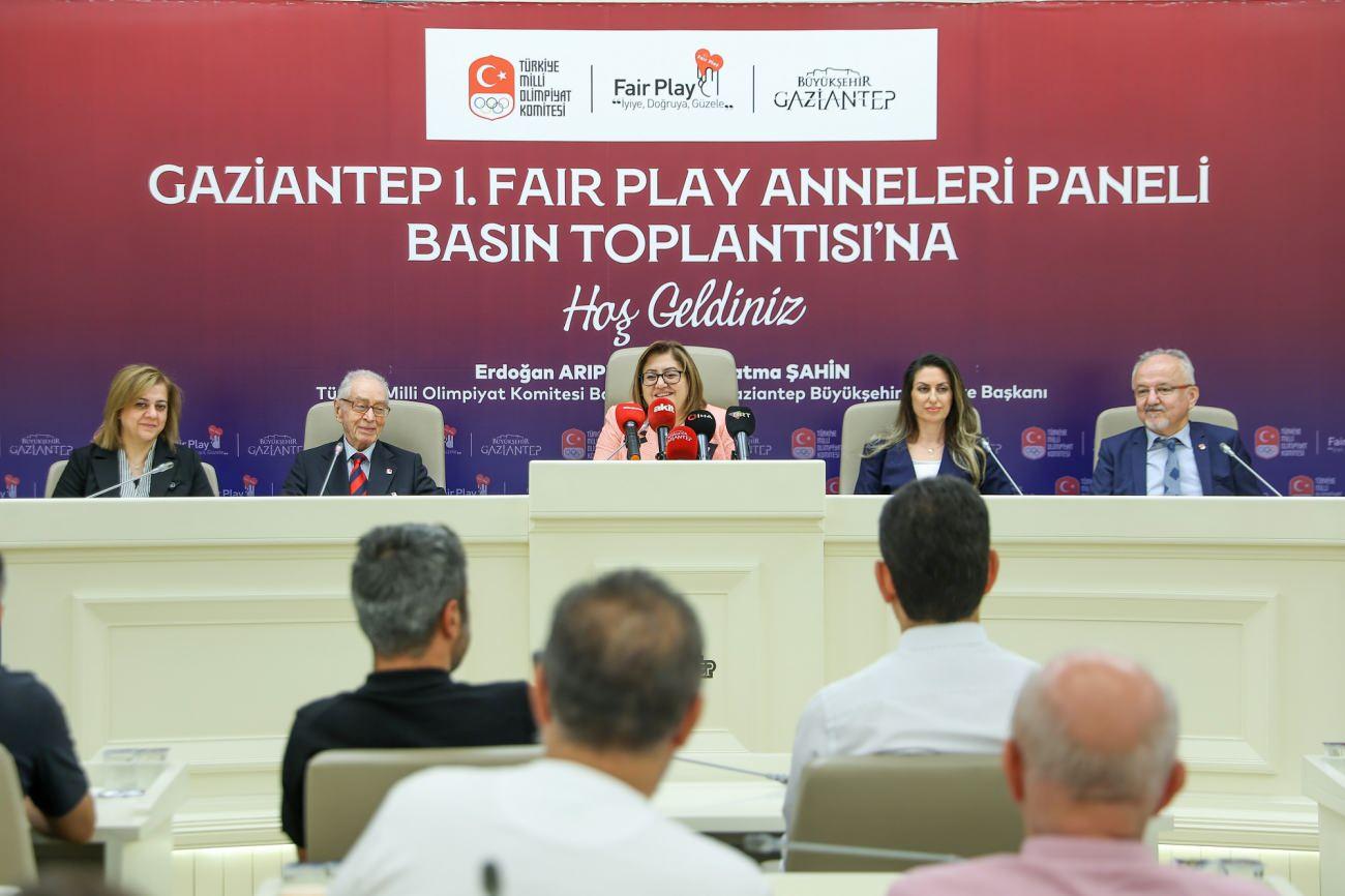 Gaziantep Büyükşehir Belediye Başkanı Fatma Şahin Türkiye'nin İlk Fair Play Annesi Seçildi