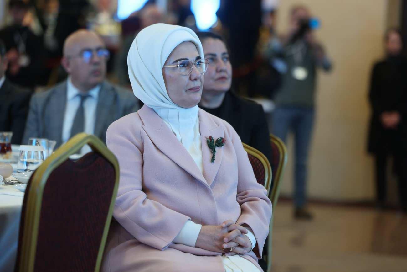 Emine Erdoğan, Astana'da yetimhane ziyaret etti! Çocuklar ve gençlerle bir araya gelerek...