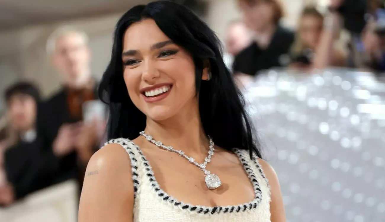 Dua Lipa haftada 1 milyon sterlin