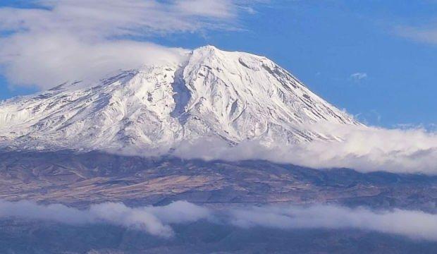 "Türkiye’nin çatısı" Ağrı Dağı beyaza büründü