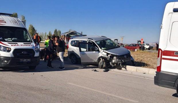 Burdur'da feci kaza: Çok sayıda yaralı var!