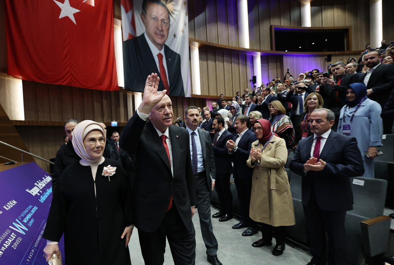 Cumhurbaşkanı Recep Tayyip Erdoğan ve Emine Erdoğan 6. Uluslararası Kadın ve Adalet Zirvesine katıldı