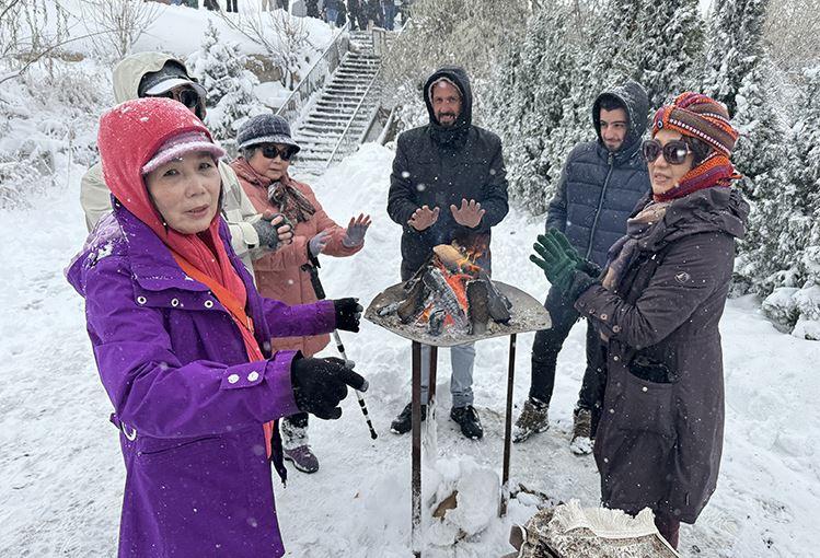 Kapadokyada turistler karın keyfini çıkardı