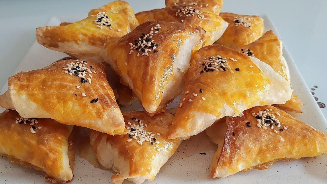 PEYNİRLİ ÜÇGEN BÖREK