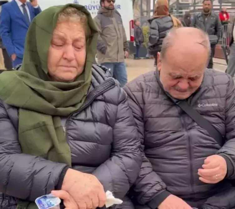 Volkan Konakın cenazesinde kayınvalidesi ve kayınpederi