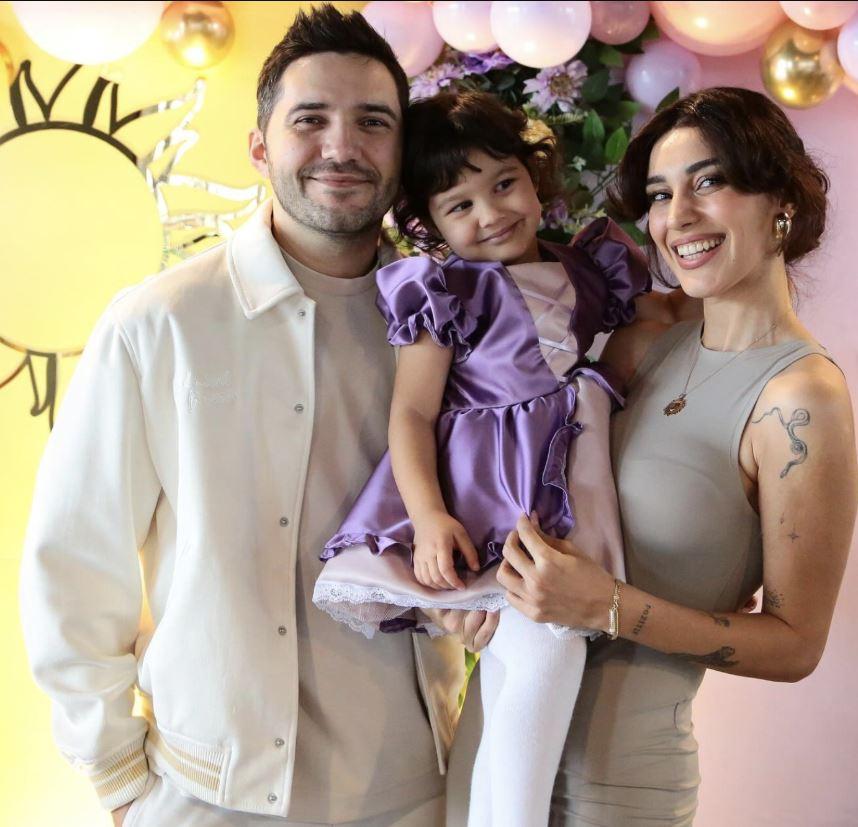 Nisan Hakan Özkan eşi Seda Özkan ve kızları Eva