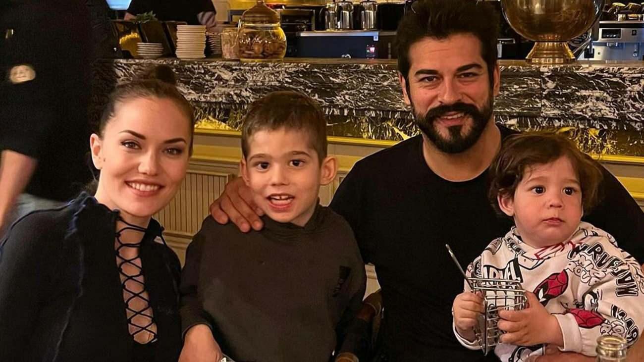  Burak Özçivit ve Fahriye Evcen çocuklarıyla birlikte poz verdi