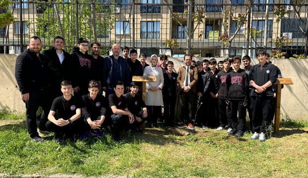 Eyüpsultanlı gençler Gazze için fidan dikti
