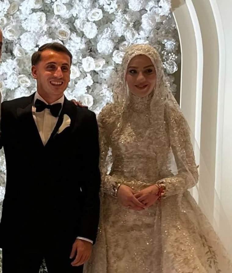 Kerem Aktürkoğlu Ceren Azak ile evlendi.