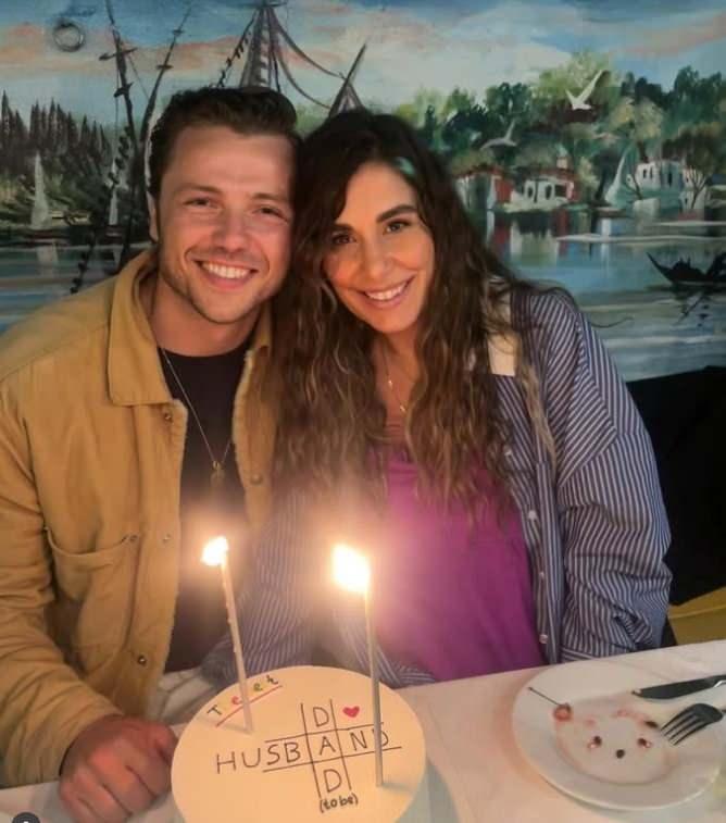 Tolga Sarıtaş ve eşi Zeynep Mayruk