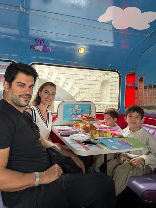 Fahriye Evcen Burak Özçivit ve oğulları Karan ile Kerem 