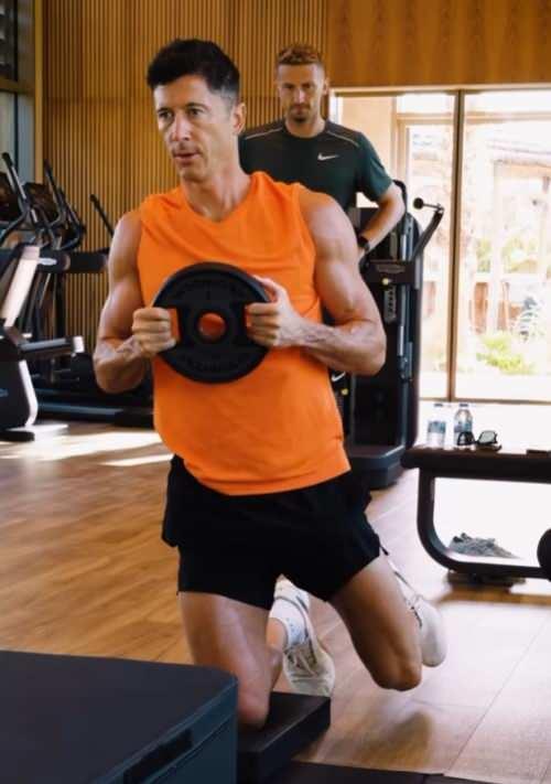 Robert Lewandowski antreman yapıyor