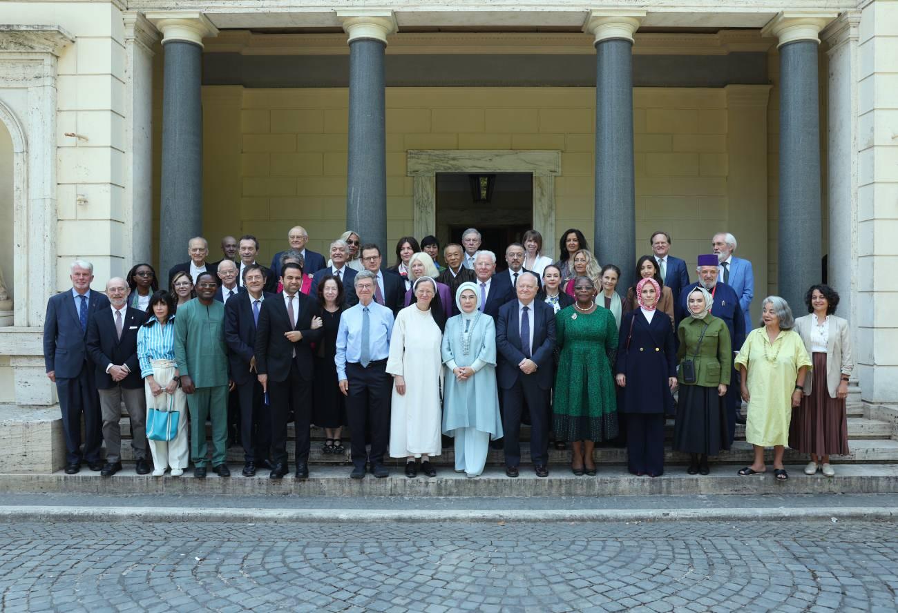 Emine Erdoğan Papalık Sosyal Bilimler Enstitüsü konferansında (Vatikan)