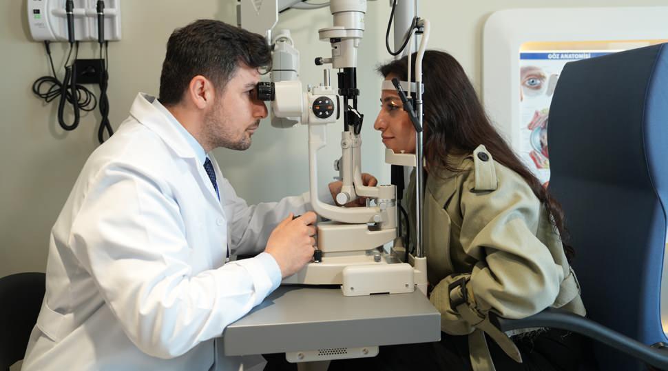 Kuru göz hastalığı, modern yaşamın gizli kabusu olarak yaşam kalitesini ciddi şekilde düşürüyor.