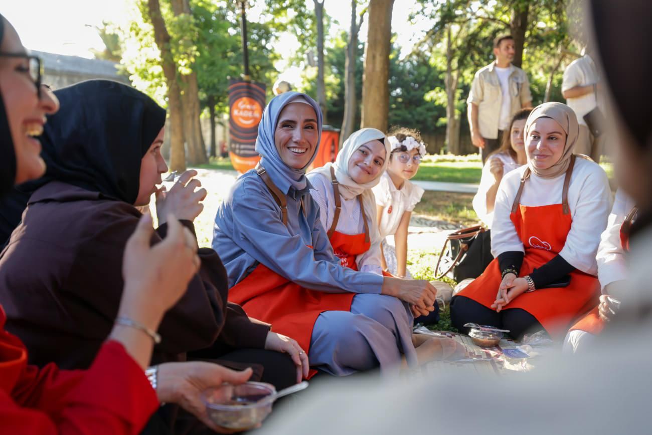 KADEM tarafından düzenlenen aşure etkinliğine çok sayıda vatandaş ilgi gösterdi