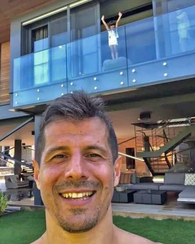 Emre Belözoğlu Çeşmedeki villasında
