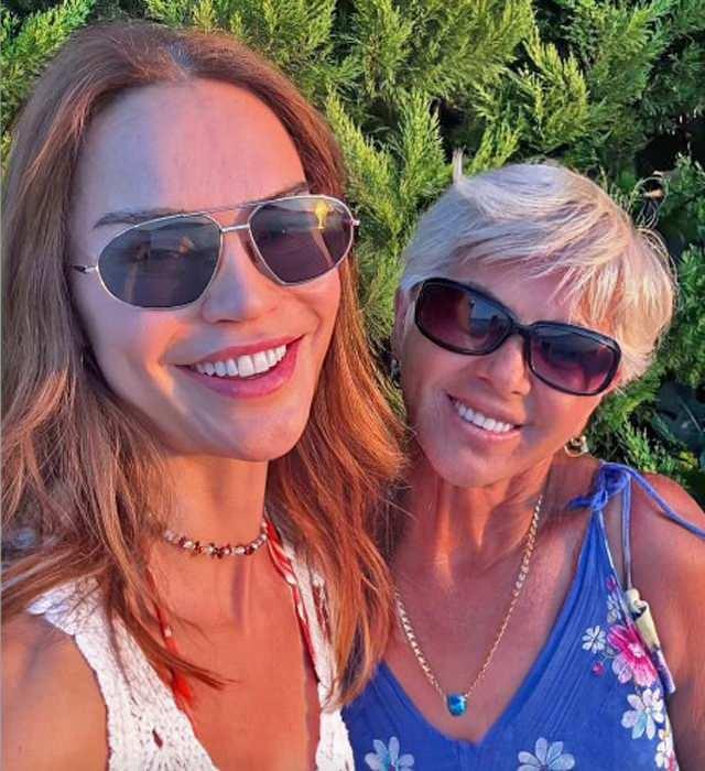 Ebru Şallı ve annesi Şefiye Şallı
