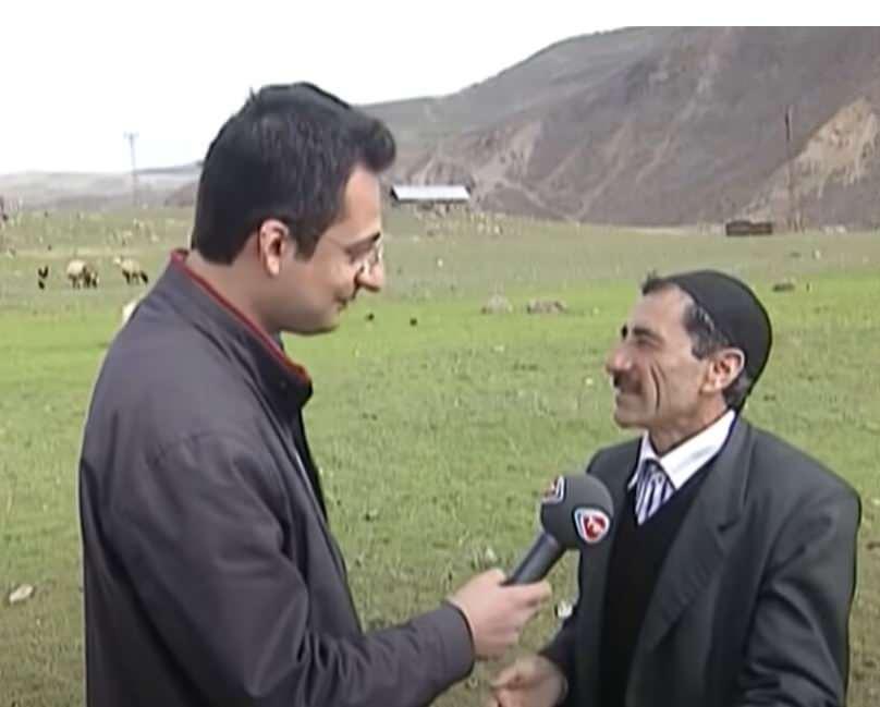 Koyunları çağıran köylü ve Mehmet Şelli