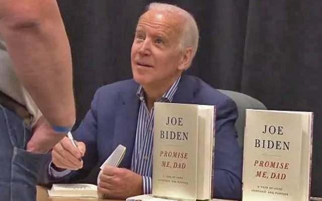 Joe Biden imza gününde