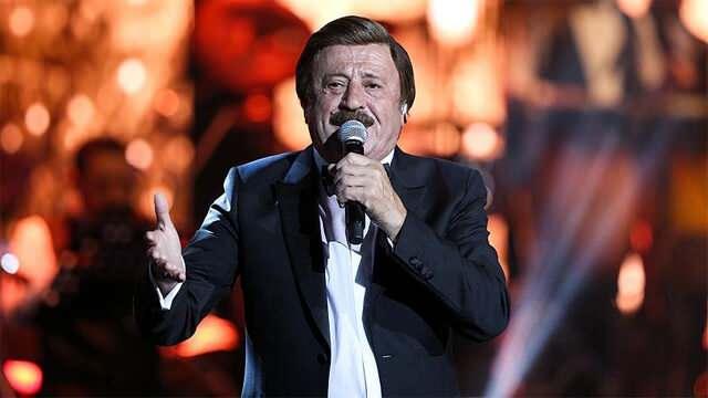 Selami Şahin konser esnasında