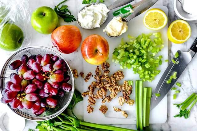 Waldorf salatası yapımı