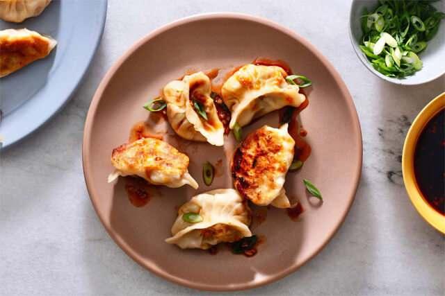 Bir tabak Jiaozi