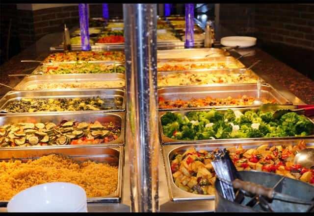 Açık büfe yemek reyonu