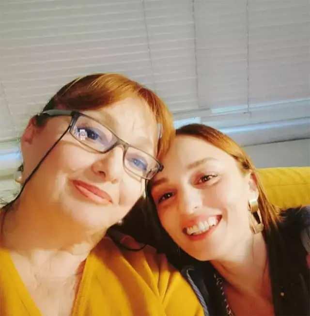 Nilperi Şahinkaya ve annesi