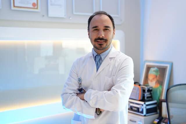  Medipol Acıbadem Bölge Hastanesi Plastik ve Rekonstrüktif Cerrahi Uzmanı Doç. Dr. Burak Özkan